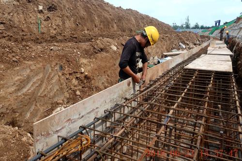 路南基坑支护冠梁